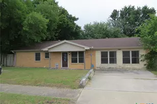 924 Holly St, Copperas Cove, TX 76522 - Photo 1