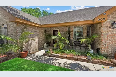 909 Queens Drive, New Braunfels, TX 78130 - Photo 2
