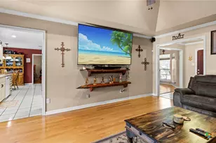 909 Queens Dr, New Braunfels, TX 78130 - Photo 10