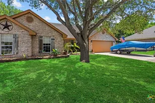 909 Queens Dr, New Braunfels, TX 78130 - Photo 4