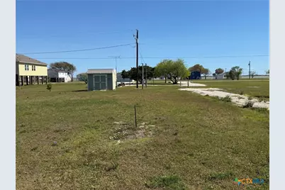 589 Swallow Drive, Palacios, TX 77465 - Photo 4