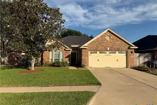 303 Arabian Dr, Victoria, TX 77904 - Photo 1