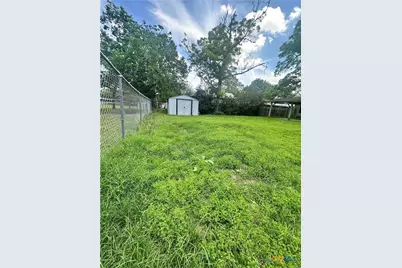 401 Walnut, Yoakum, TX 77954 - Photo 18