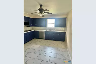 401 Walnut, Yoakum, TX 77954 - Photo 8