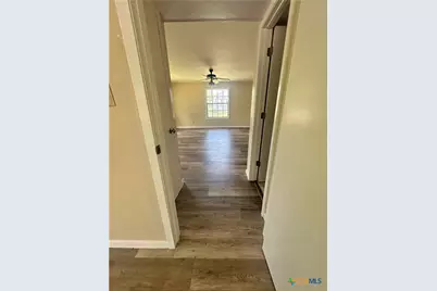 401 Walnut, Yoakum, TX 77954 - Photo 4