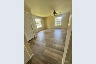 401 Walnut, Yoakum, TX 77954 - Photo 2