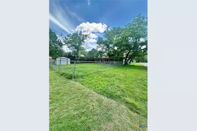 401 Walnut, Yoakum, TX 77954 - Photo 20