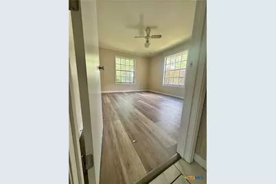 401 Walnut, Yoakum, TX 77954 - Photo 14