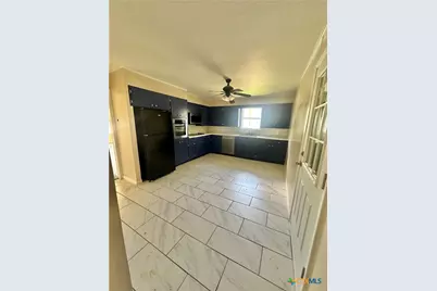 401 Walnut, Yoakum, TX 77954 - Photo 6
