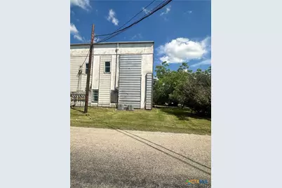1010 Nelson, Yoakum, TX 77995 - Photo 4