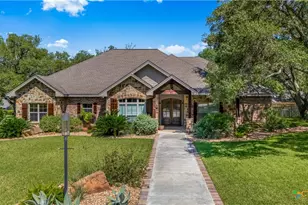 104 Trinity St, Yoakum, TX 77995 - Photo 1