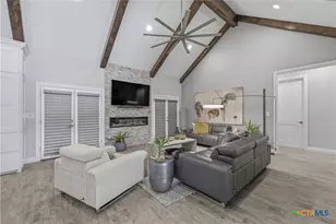 104 Trinity St, Yoakum, TX 77995 - Photo 6