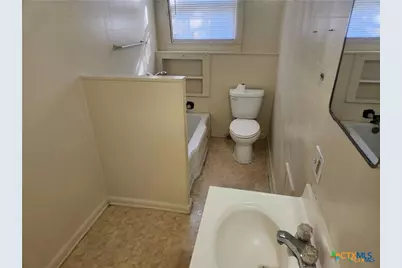 1205 S 17th Street, Temple, TX 76504 - Photo 4