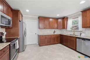 1427 Bonnyview Dr, Canyon Lake, TX 78133 - Photo 12