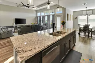 220 Whitetail Ln, Victoria, TX 77905 - Photo 12
