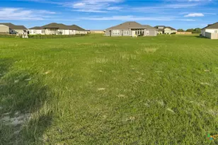 220 Whitetail Ln, Victoria, TX 77905 - Photo 36