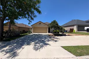 2937 Post Oak Cir, New Braunfels, TX 78130 - Photo 2