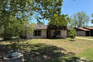 1195 Gay Meadow Ln, Goliad, TX 77963 - Photo 2