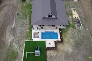 1370 E Ward St, Goliad, TX 77963 - Photo 6