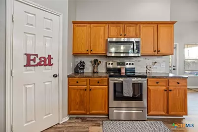 105 Belle Court, Port Lavaca, TX 77979 - Photo 8