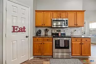 105 Belle Ct, Port Lavaca, TX 77979 - Photo 8