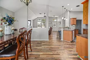 105 Belle Ct, Port Lavaca, TX 77979 - Photo 6