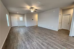 1137 Gracie Wy, New Braunfels, TX 78130 - Photo 2