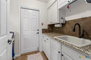 920 Queens Dr, New Braunfels, TX 78130 - Photo 16
