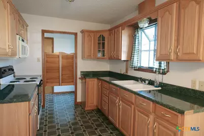 603 S Terry Street, Cuero, TX 77954 - Photo 6