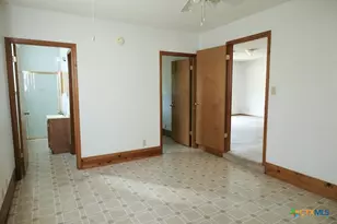 603 S Terry St, Cuero, TX 77954 - Photo 2