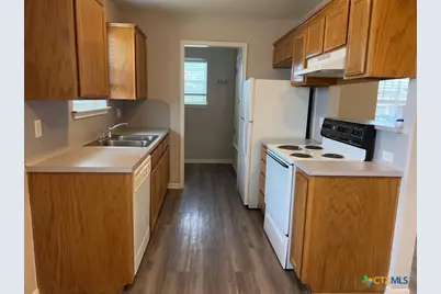 105 W Truman Avenue, Copperas Cove, TX 76522 - Photo 4