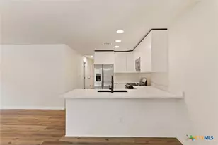 317 Mill St, San Marcos, TX 78666 - Photo 2