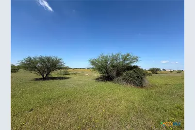 000 Madrone Lane, Victoria, TX 77904 - Photo 6