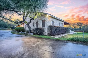 377 Buffalo Springs Rd, New Braunfels, TX 78132 - Photo 2