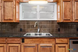 708 W North Ave, Lampasas, TX 76550 - Photo 16