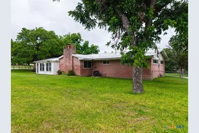 708 W North Ave, Lampasas, TX 76550 - Photo 32