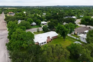 708 W North Ave, Lampasas, TX 76550 - Photo 38