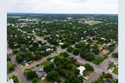 708 W North Ave, Lampasas, TX 76550 - Photo 40