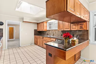 708 W North Ave, Lampasas, TX 76550 - Photo 14