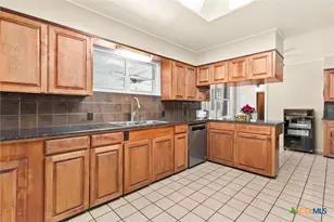 708 W North Ave, Lampasas, TX 76550 - Photo 14