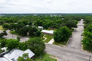708 W North Ave, Lampasas, TX 76550 - Photo 40