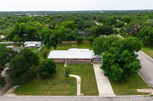 708 W North Ave, Lampasas, TX 76550 - Photo 34