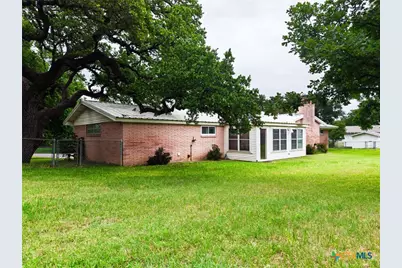 708 W North Ave, Lampasas, TX 76550 - Photo 30