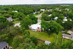 708 W North Ave, Lampasas, TX 76550 - Photo 38