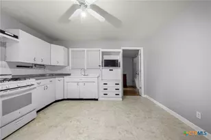 1104 N 10th St, Killeen, TX 76541 - Photo 6