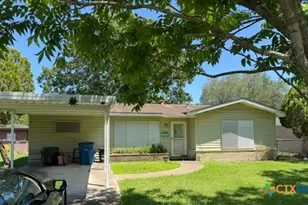 208 Bowie St, Port Lavaca, TX 77979 - Photo 1