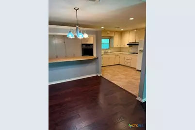 208 Bowie Street, Port Lavaca, TX 77979 - Photo 2