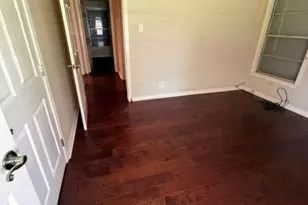 208 Bowie St, Port Lavaca, TX 77979 - Photo 8