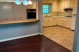 208 Bowie St, Port Lavaca, TX 77979 - Photo 2