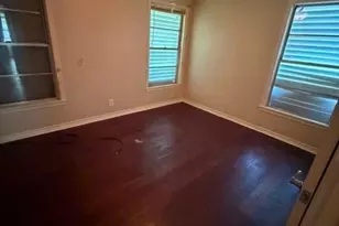 208 Bowie St, Port Lavaca, TX 77979 - Photo 10